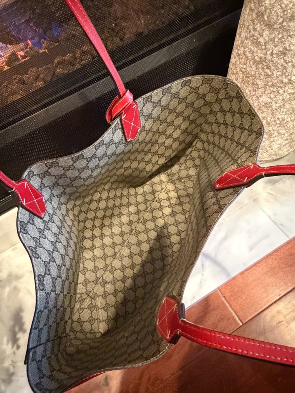 ✨ Gucci GG Supreme Reversible Tote – Red Interior ✨ - Picture 5 of 9
